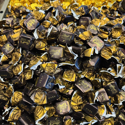 黑巧克力瑞士莲果仁巧克力黑巧
