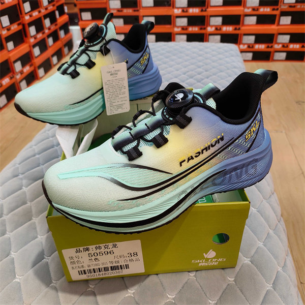 实体店男鞋2025春秋款男鞋旋转纽扣跑步鞋轻便运动鞋帅克龙50596,流行男鞋,时尚休闲鞋,淘宝优惠券,粉丝福利购,淘宝优惠卷