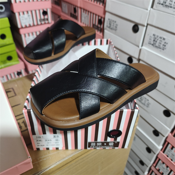 菲常愛(ài)實(shí)體店女鞋2025夏款包頭半拖鞋女外穿百搭一腳蹬涼鞋110-1