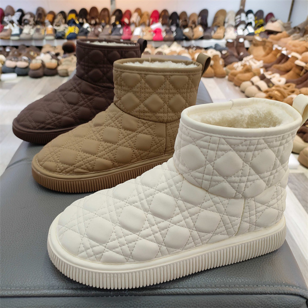 实体店女鞋2025冬季菱格加绒雪地靴女保暖厚底面包靴美足纪88-3