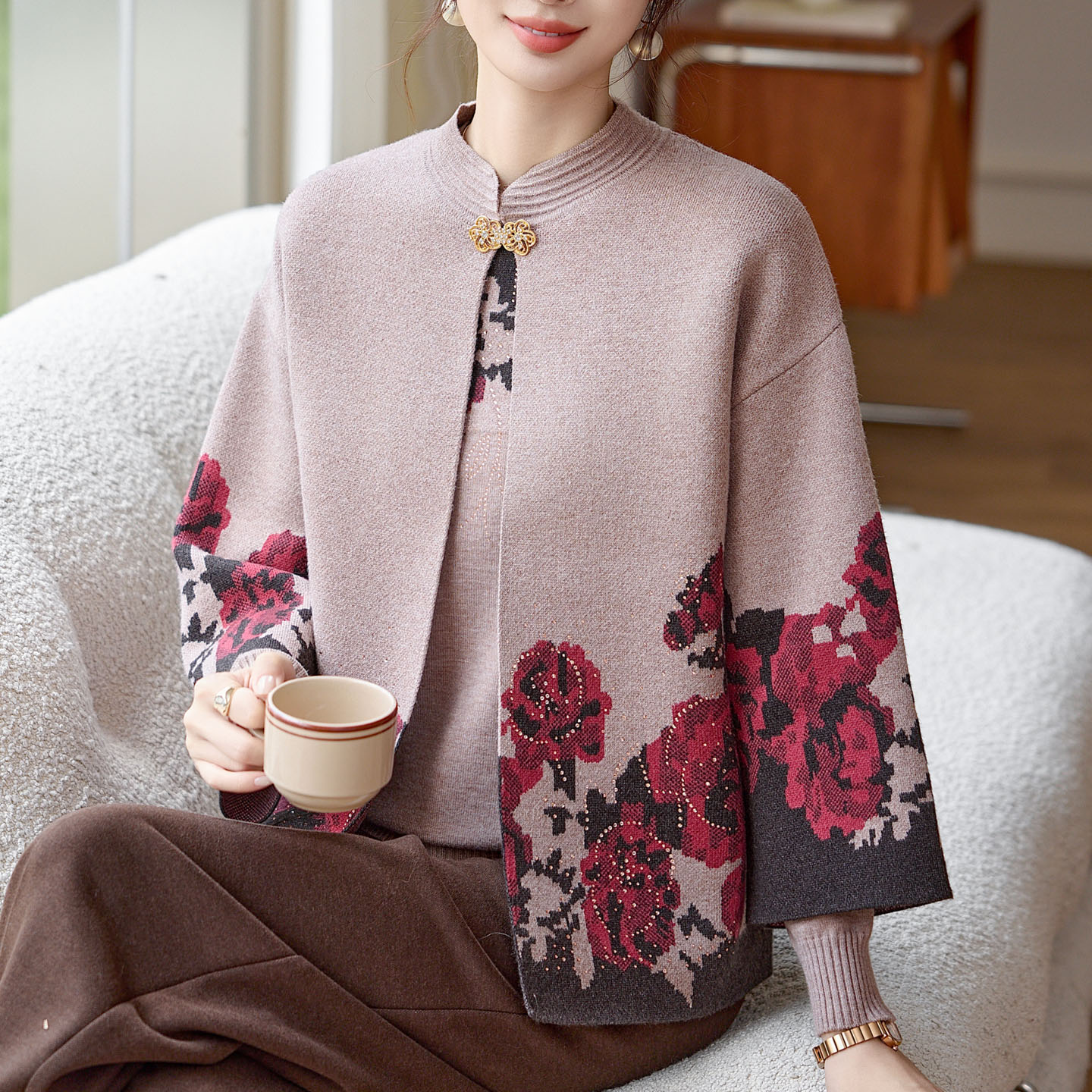 秋冬中老年妈妈毛衣开衫绣花两件套上衣加肥加大码宽松国风外套女