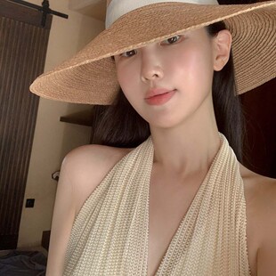 复古气质度假风挂脖修身 包臀连体泳衣女深V大胸聚拢海边温泉度假