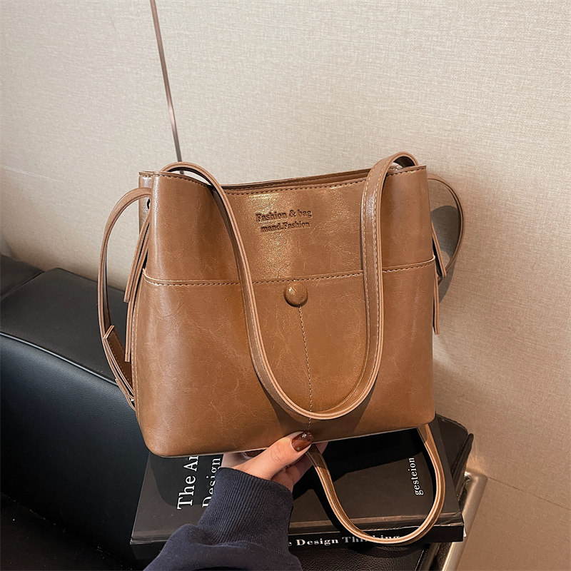 复古软皮水桶包女2025新款秋冬高级质感女士单肩斜挎手提包托特包,箱包皮具/热销女包/男包,水桶包,淘宝优惠券,粉丝福利购,淘宝优惠卷