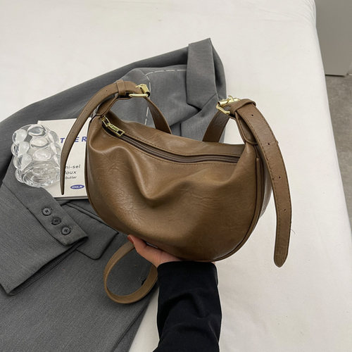 今年流行包包女包2025新款春夏百搭软皮小众单肩斜挎包时尚饺子包