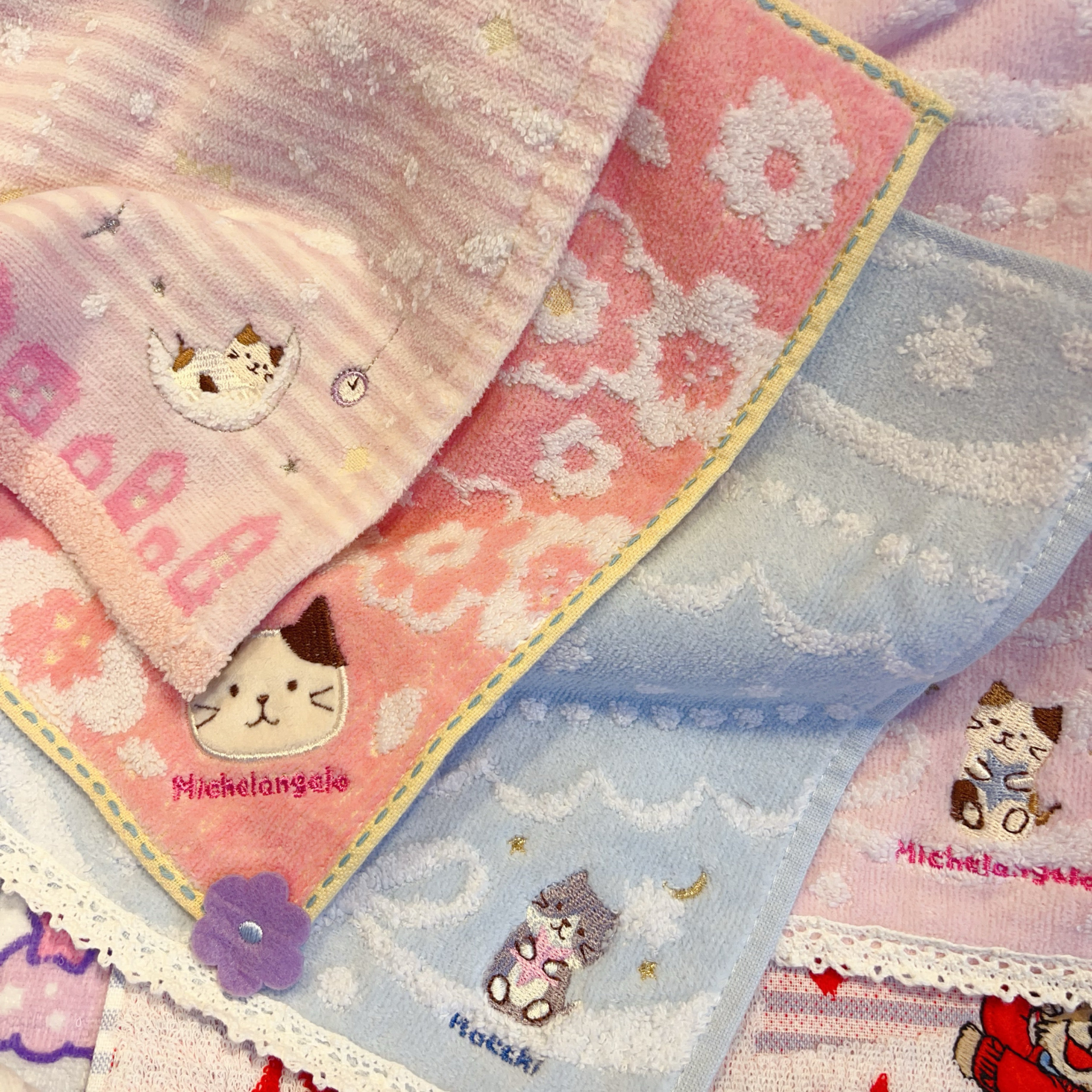 出口纯棉小方巾Fuku fuku nyanko刺绣猫咪可爱HAPiNS三花猫小狗