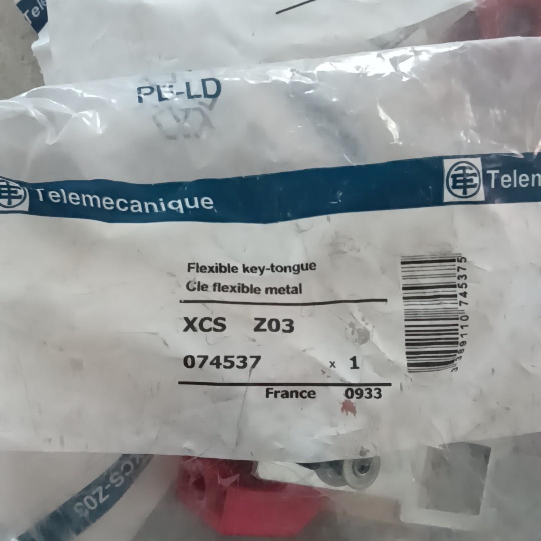 议价原装施耐德XCSZ03