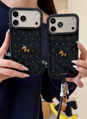 秋冬季黑色绒布波点立体小金马手拎皮绳适用于iphone17promax苹果14手机壳15新款16pro女13高级感17pm防摔套