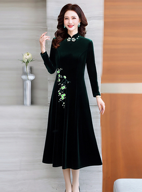 新中式妈妈装高贵气质大码丝绒连衣裙中老年墨绿色显瘦改良旗袍裙
