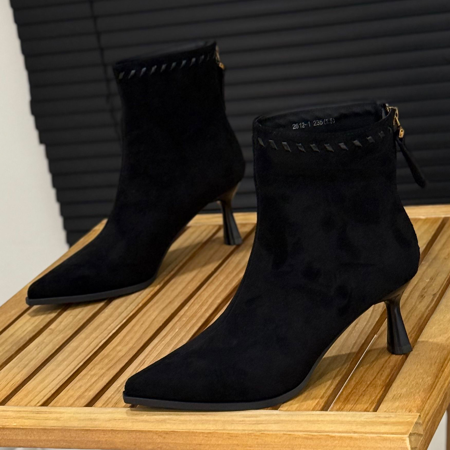 尖头细跟绒面短靴7cm高跟时装靴