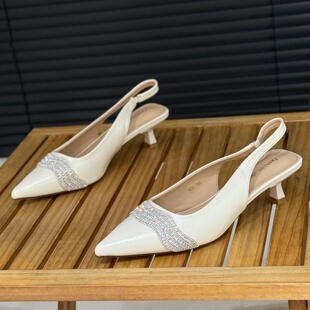 法式包头凉鞋女2026年夏季新款水钻尖头一脚蹬时装女鞋细跟高跟鞋