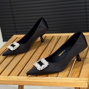 法式尖头浅口单鞋女2026新款5cm细跟高跟鞋水钻搭扣气质时尚女鞋