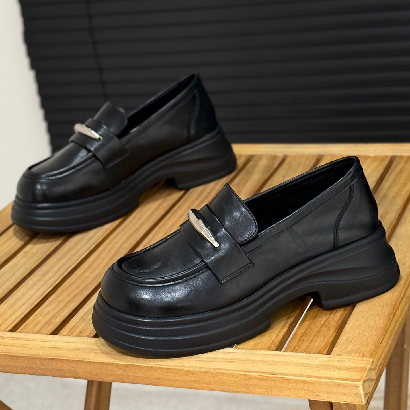 漆皮厚底乐福鞋女2025年秋季新款英伦风小皮鞋一脚蹬黑色哑光单鞋