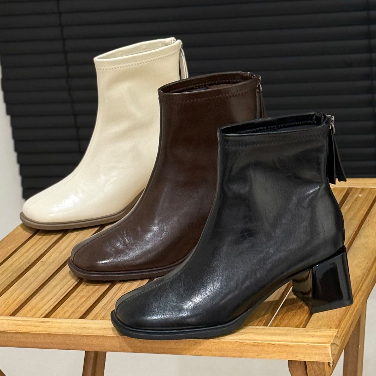 6cm粗高跟时装靴女英伦方头短靴