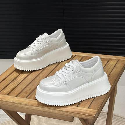 小个子真皮小白鞋女款2025春季新款透气女鞋增高休闲轻便松糕板鞋