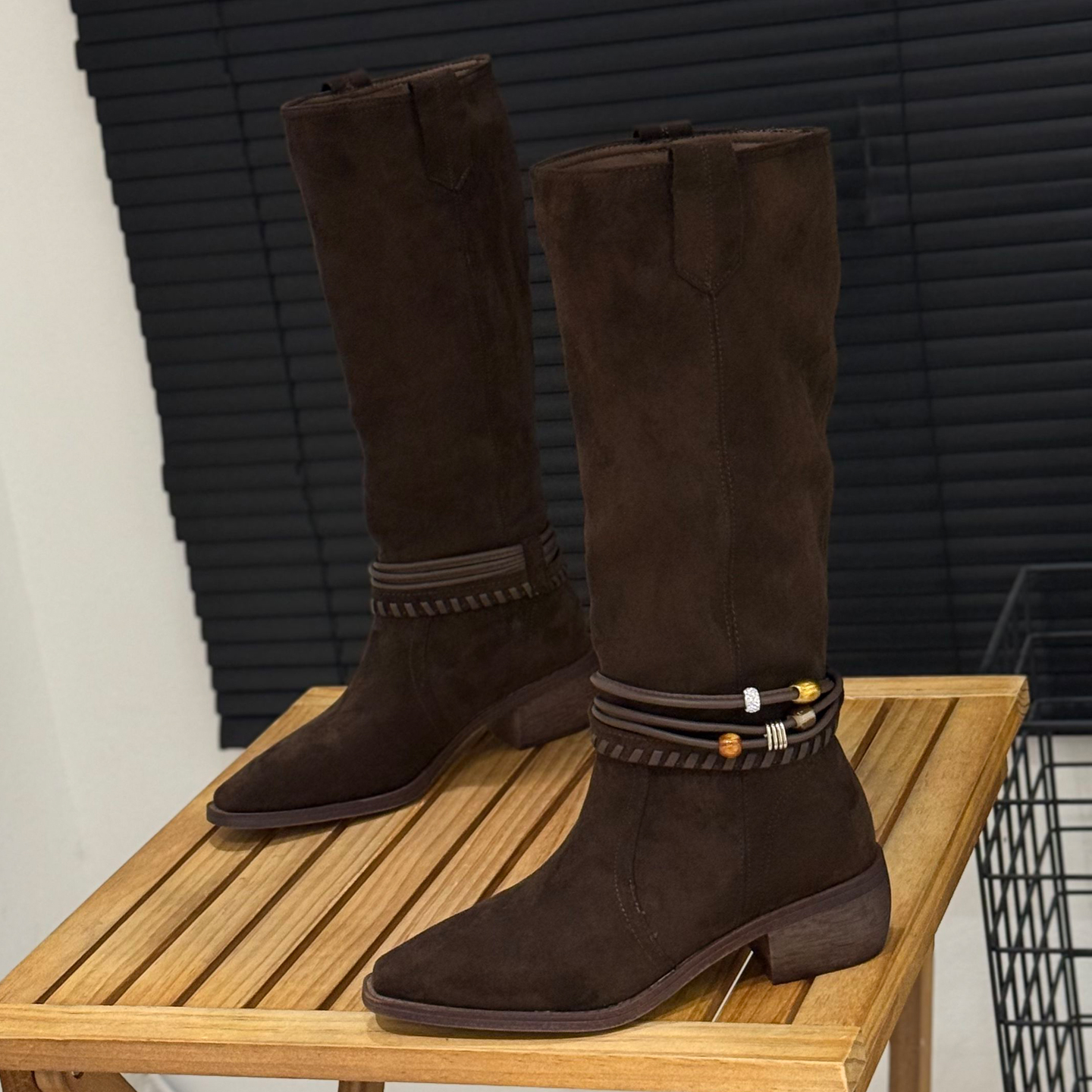 粗跟套筒西部靴女秋冬薄绒直筒靴