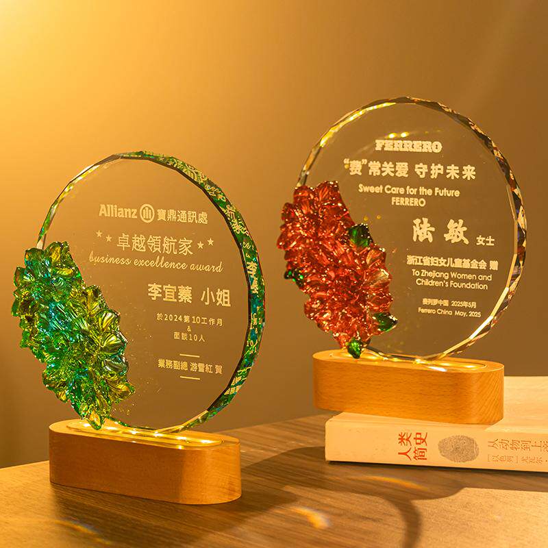 奖杯琉璃水晶雕刻定制实木底座图片