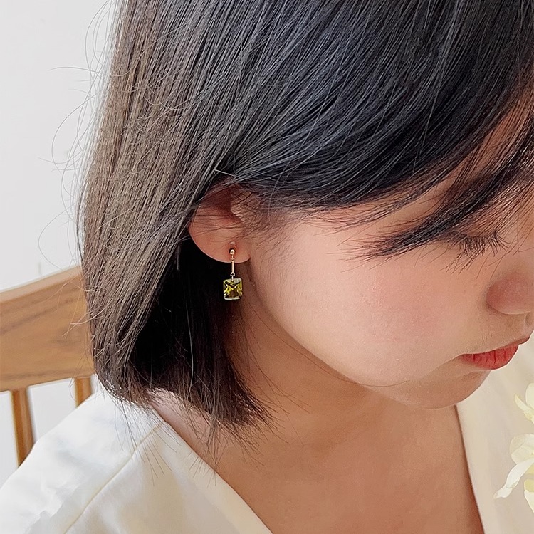 OPs橄榄绿方钻锆石耳环