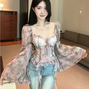 法式名媛高级感碎花不规则雪纺喇叭袖衬衫女秋设计感洋气收腰上衣