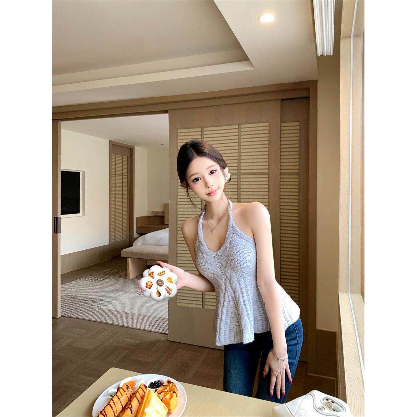 灰色立体麻花纽结收腰编织针织背心女春季纯欲风挂脖露背无袖上衣