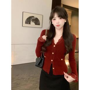 纯欲蕾丝V领小金扣毛衣开衫女春秋高级感时髦温柔红色针织衫上衣