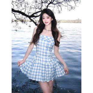 蓝色格子抹胸吊带连衣裙子女夏海边度假风设计感收腰气质百褶短裙