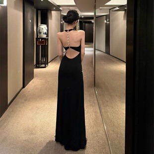 设计感露背挂脖连衣裙女夏季御姐风修身礼服长裙黑色气质包臀裙子