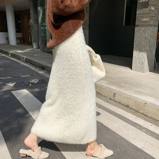 仿水貂绒针织半身裙女2024秋冬新款修身加厚保暖裙显瘦直筒包臀裙