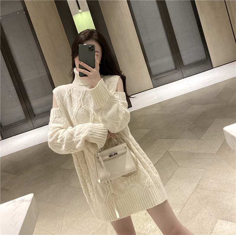 Real price net red mid length off shoulder twist sweater