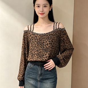 豹纹雪纺衫女一字领露肩春秋高级设计感外穿镶钻吊带长袖叠穿上衣