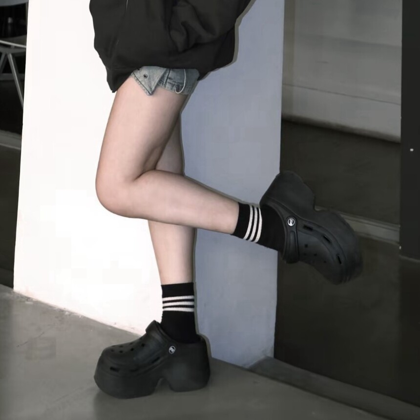 现货Crocs卡骆驰雪屋款 厚底增高洞洞鞋黑色男女凉鞋 209347-001