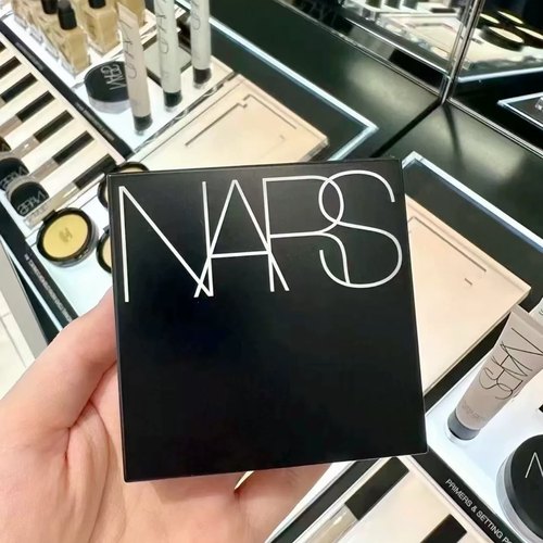 Nars纳斯亮采持久气垫粉底液
