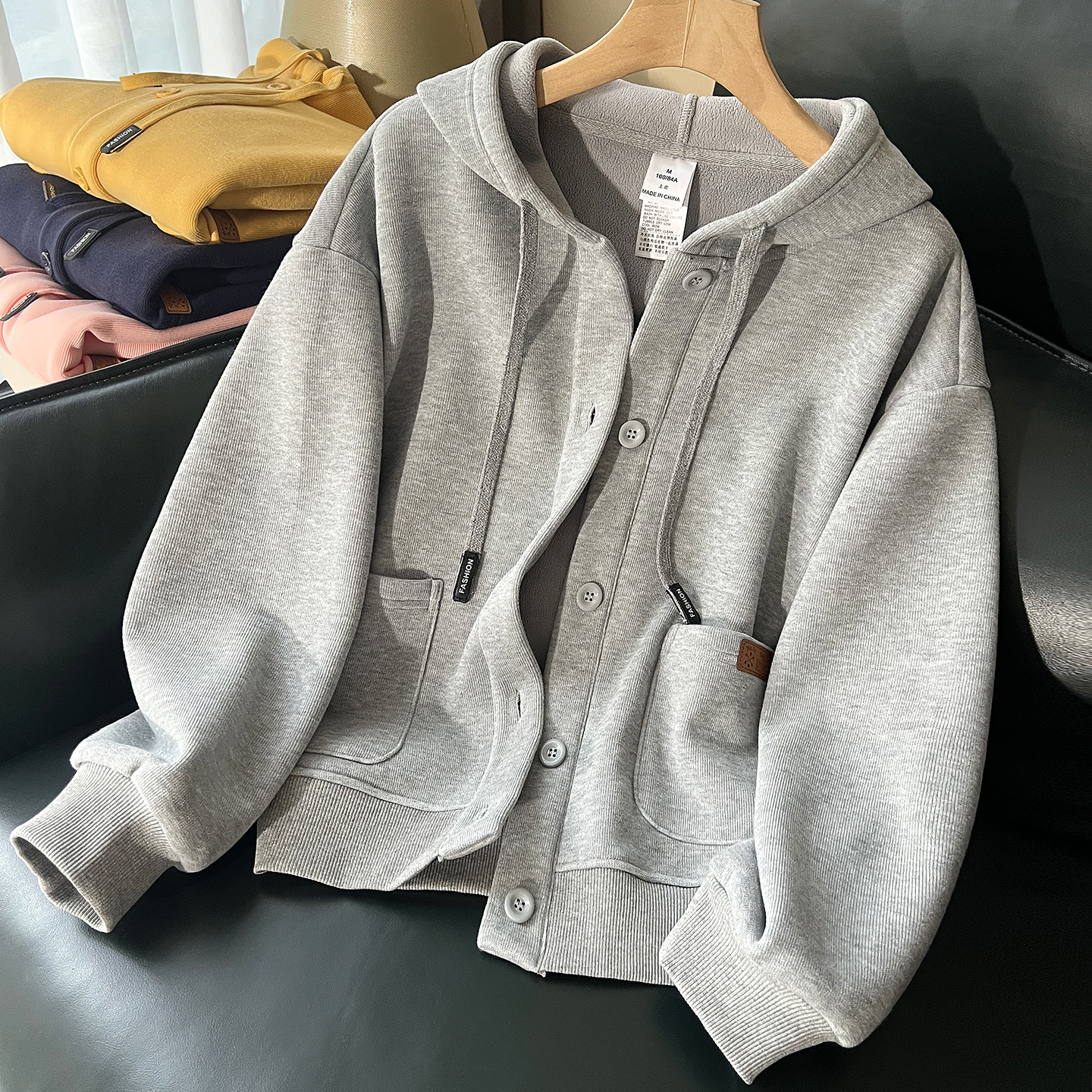 灰色连帽外套女冬季加绒加厚卫衣摇粒绒春秋款女装单排扣运动开衫