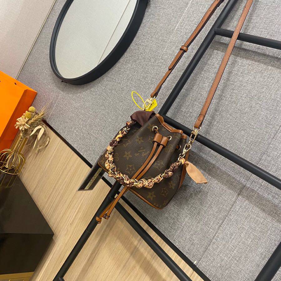 优草坊品牌正品女包迷你精致水桶包时尚百搭单肩斜挎包高级感抽绳