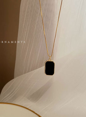 轻奢小众黑色吊坠项链2025年新款女设计感锁骨链气质高级感配饰