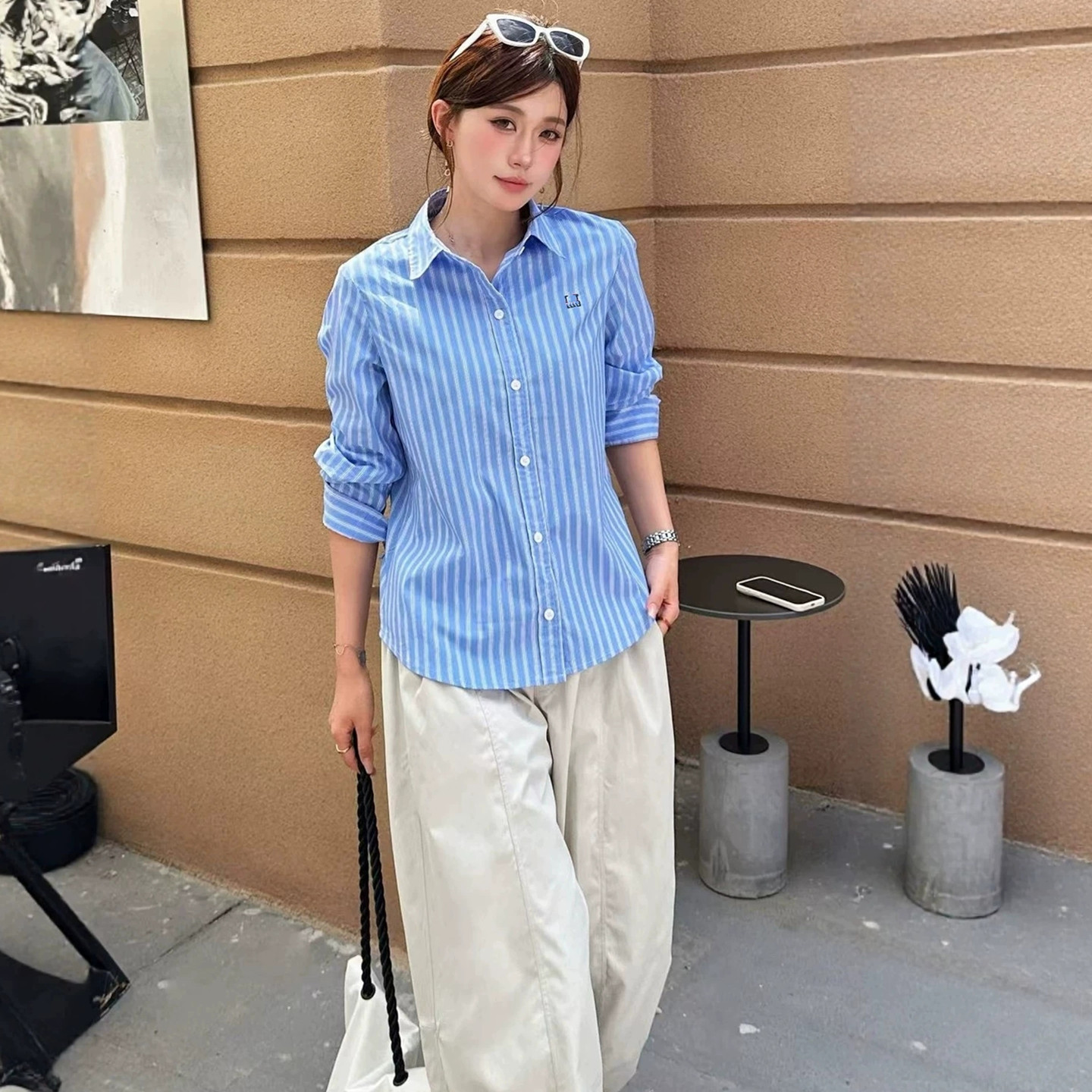 2026早秋女士新款F刺绣蓝白条纹休闲长袖衬衫
