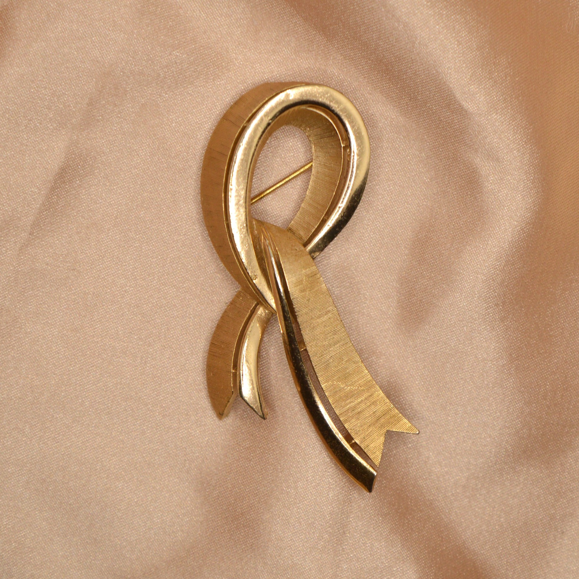 中古首饰 Trifari 翠法丽金色丝巾设计高档女胸针 成色好 不退换