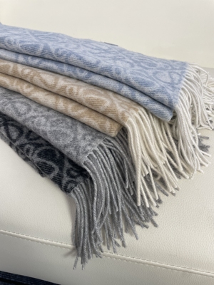 罗家刺绣羊毛羊绒围巾女款2025新款冬季韩系气氛感高级感大牌披肩