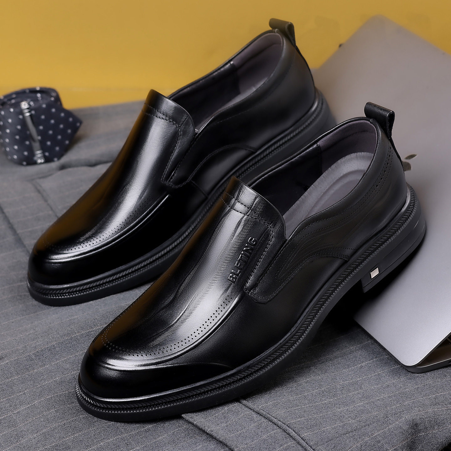 春季新款男士尖头正装商务头层牛皮英伦风黑色结婚鞋休闲皮鞋男鞋