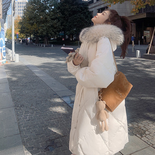 实拍2024年冬季新款韩系中长款大毛领时尚高级感白色菱格羽绒服