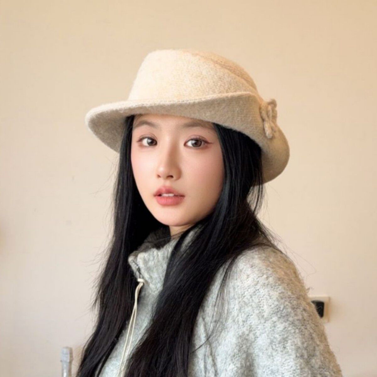 秋冬季千金风白色毛呢卷边礼帽女
