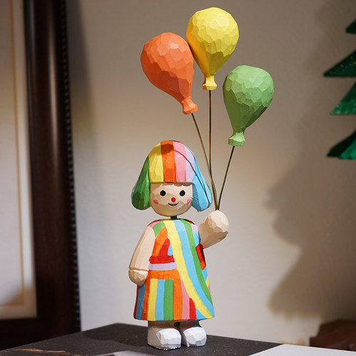 “多巴胺女孩”手工木雕摆件