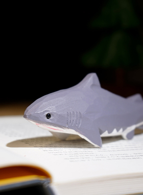 灰色鲨鱼手工木雕小摆件办公室电脑桌面工位电视书柜装饰工艺品