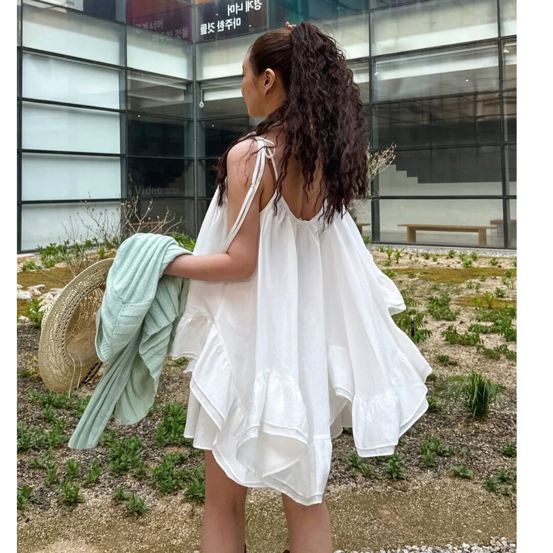 韩国东大门白色吊带连衣裙女叠层仙气荷叶边不规则露背大摆吊带衫