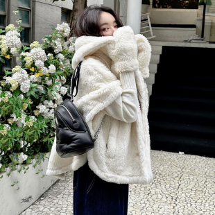 韩国东大门羊羔毛皮草外套女高级感皮毛一体颗粒绒毛毛斗篷大衣