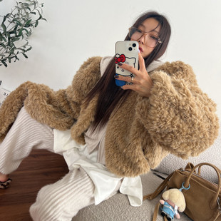 韩国东大门洋气泡泡袖宽松短款毛绒绒皮草外套女保暖大衣含围脖