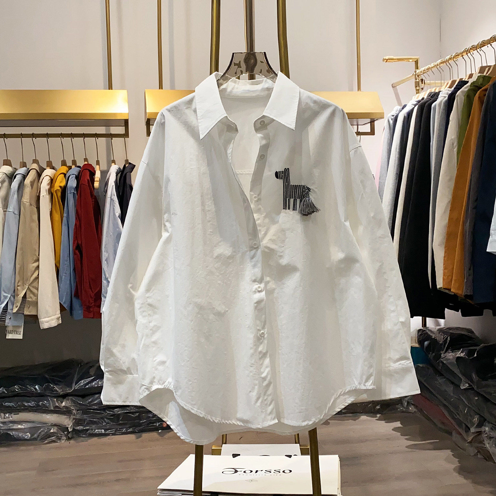 【晓艾档口实拍】斑马绣花翻领衬衫女士春秋2026通勤风洋气衬衣图片