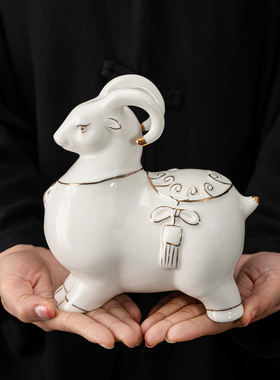 精致手工陶瓷羊摆件金边设计感