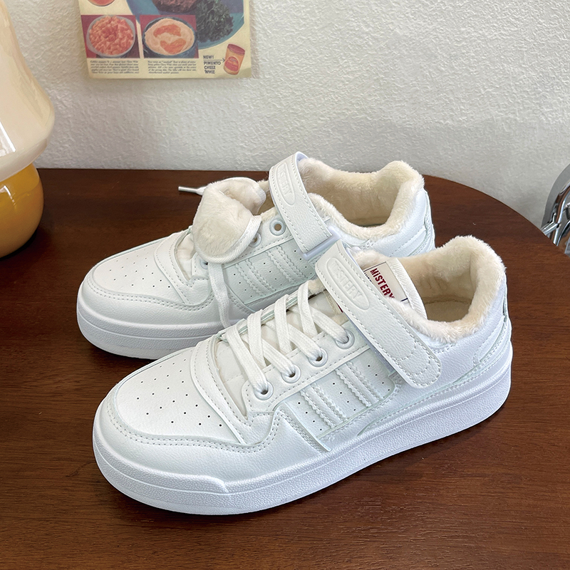 白色低帮加绒保暖厚底增高休闲鞋
