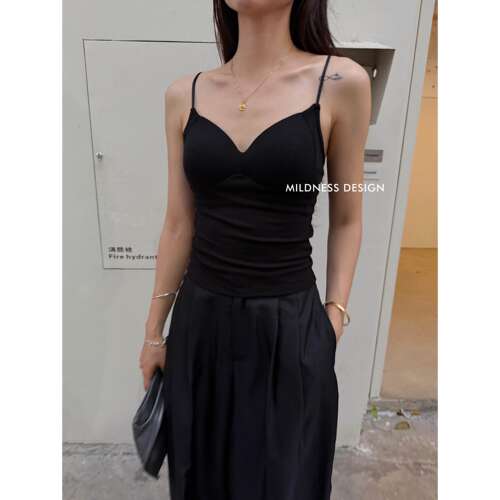 MILDNESS2026夏季简约紧身型拼接带胸垫纯色打底修身吊带背心女装
