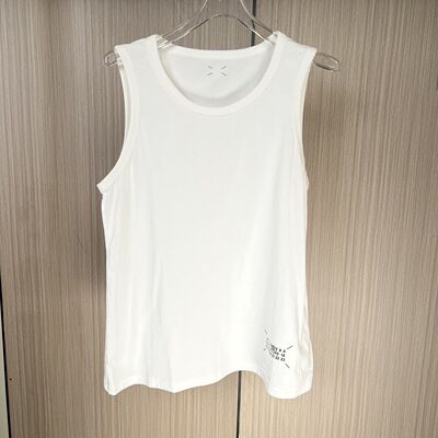 8325品牌撤柜剪标2026夏季新款简约款无袖白色T恤衫上衣